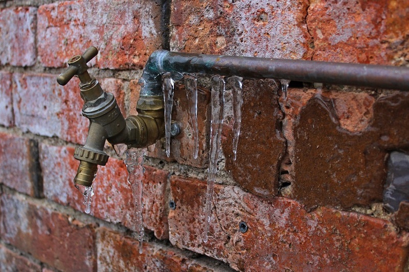 5 Tips to Avoid a Frozen Pipe Disaster at your Home