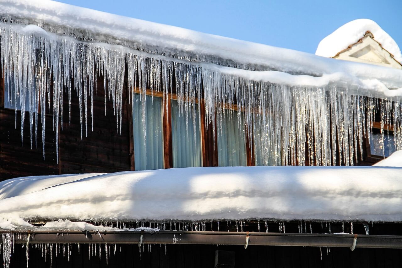 dealing with ice damming in windows
